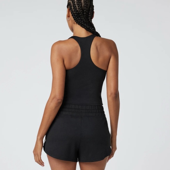 NWT: VUORI Halo Performance Crop 2.0 - Picture 2 of 4